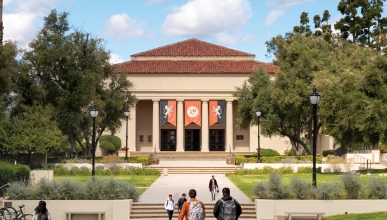 Students walk in front of Oxy's iconic Thorne Hall